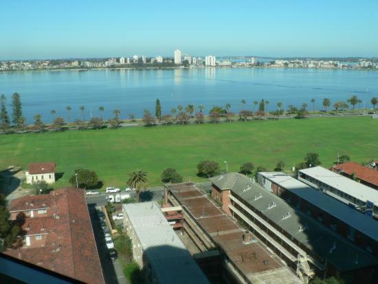 Affordable & Comfortable Apartment On Langley Park Perth Exterior photo